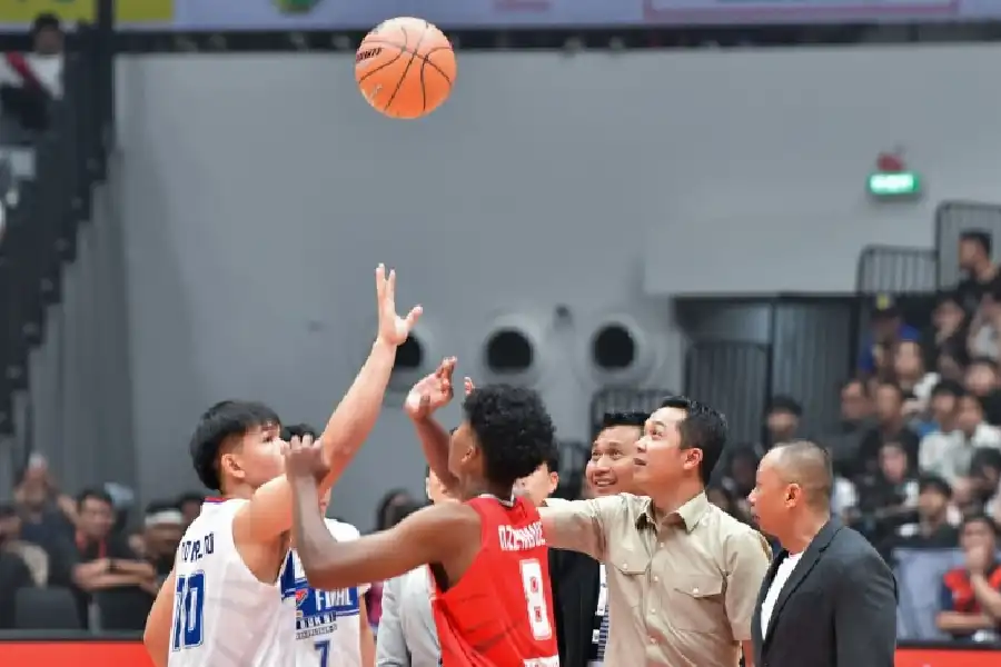 Wamenpora Taufik Hidayat Buka Final DBL 2025 Jakarta, Bukit Sion Pertahankan Gelar Juara Wamenpora Taufik Hidayat buka final DBL 2025 Jakarta di Indonesia Arena. SMA Bukit Sion raih gelar ketujuh usai kalahkan Jubilee, sementara sektor putri diraih Jubilee.